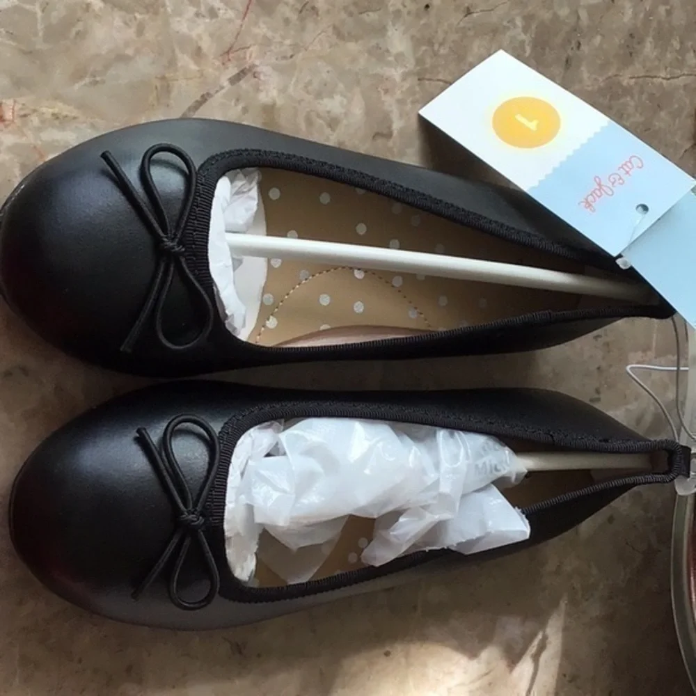 Color Black girls size 1 shoes
